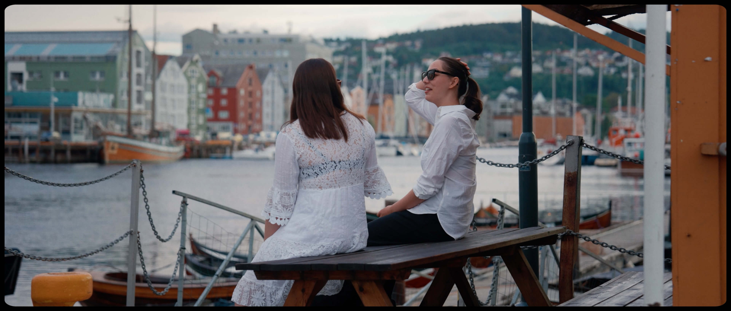 Stillbilde fra dokumentarfilm for OKHRT.